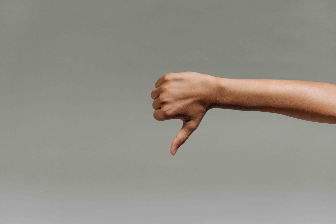 Thumbs down reject