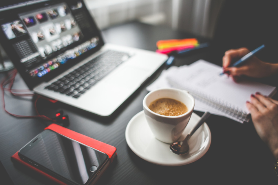 Laptop_webinar_coffee