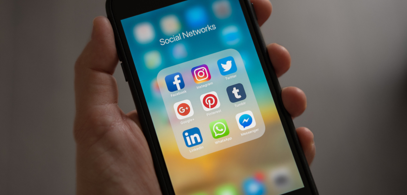 Apple applications apps cell phone 607812