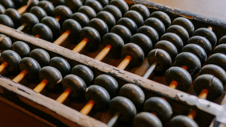 Abacus i Stock 614324724