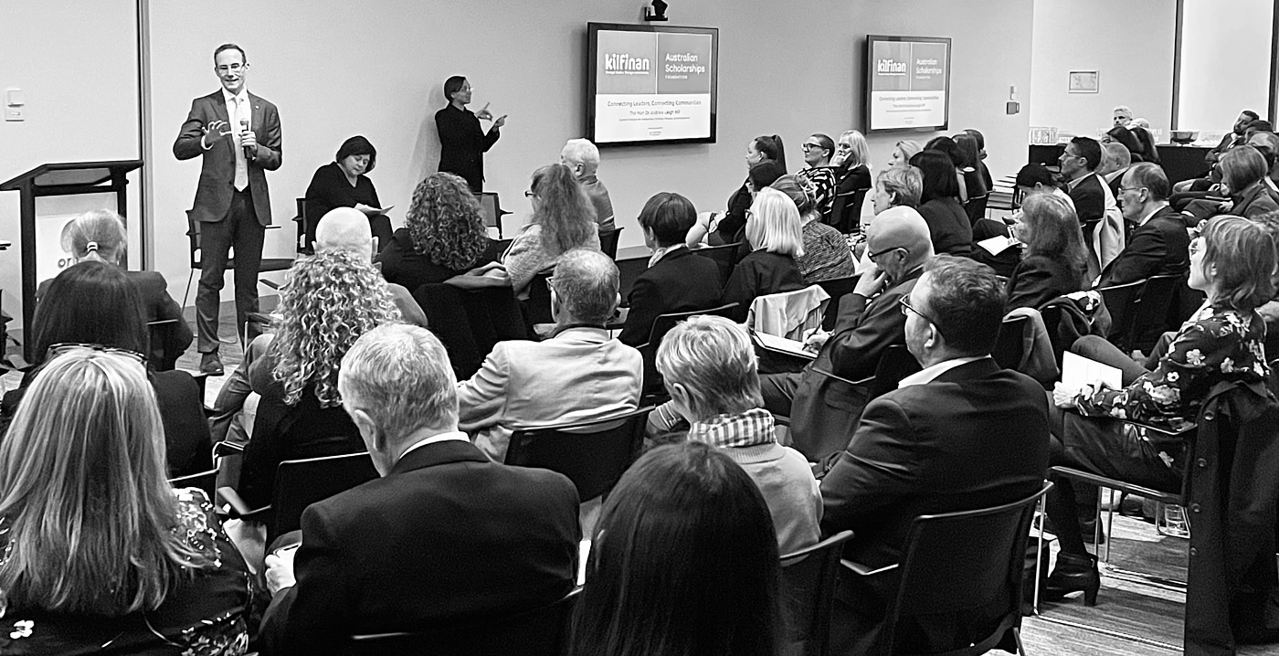 Andrew Leigh taking questions at Melbourne event